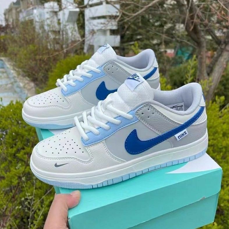 Nike SB Dunk Low Sneakers