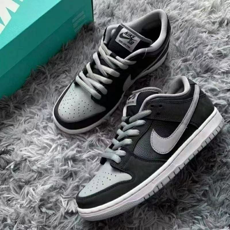 Nike SB Dunk Low Sneakers